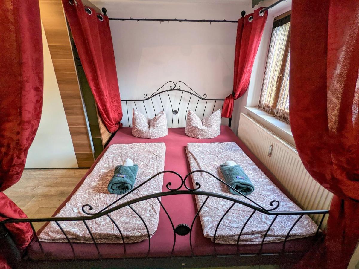 Appartement Urlaubstraum Mit Pool, Terrasse & Fluss Im Garten - Ut à Sebnitz Extérieur photo